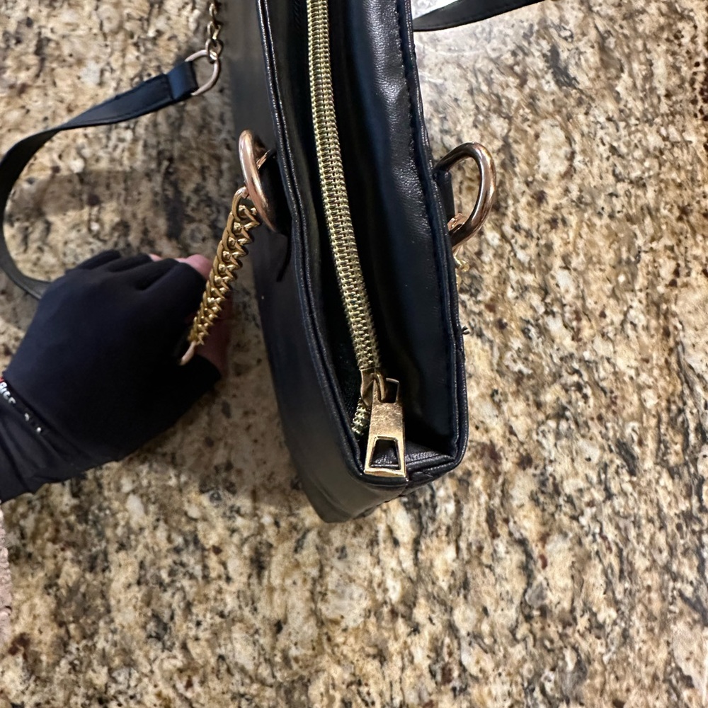Elegant Black Quilted Shoulder Bag- straps can be removed - Picture 10 of 12